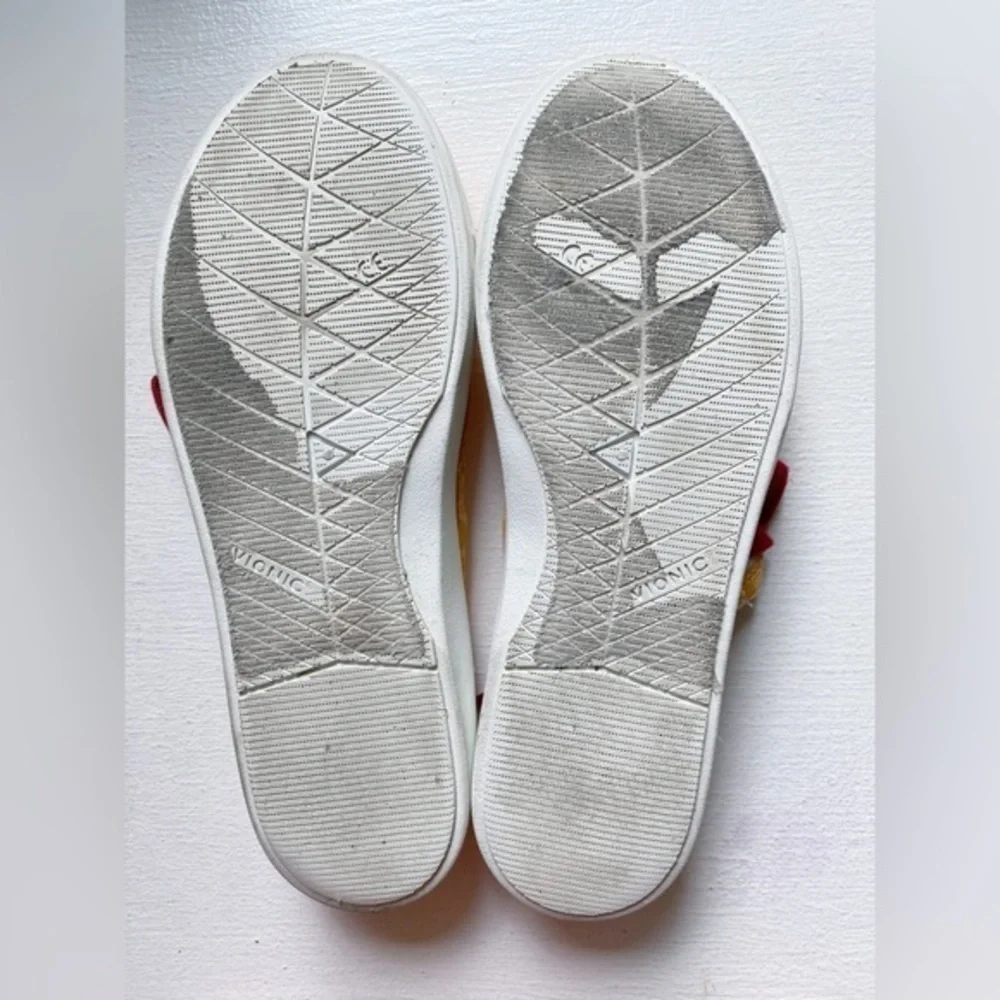 Vionic Beach Yellow Print Pismo Sneaker with Red Shoelaces‎